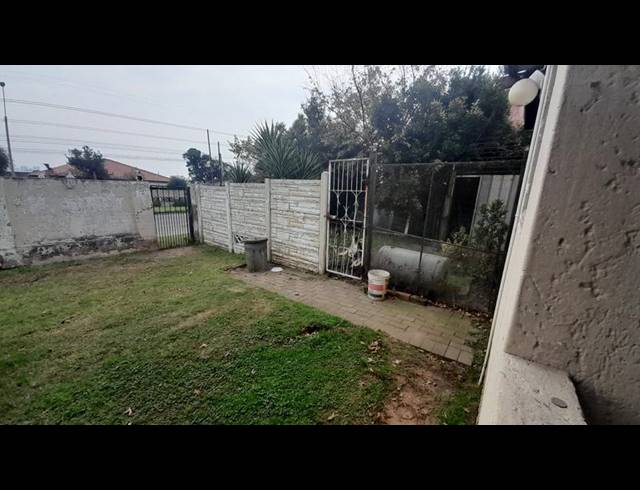 4 BEDROOM HOUSE FOR SALE IN KEMPTON PARK WEST